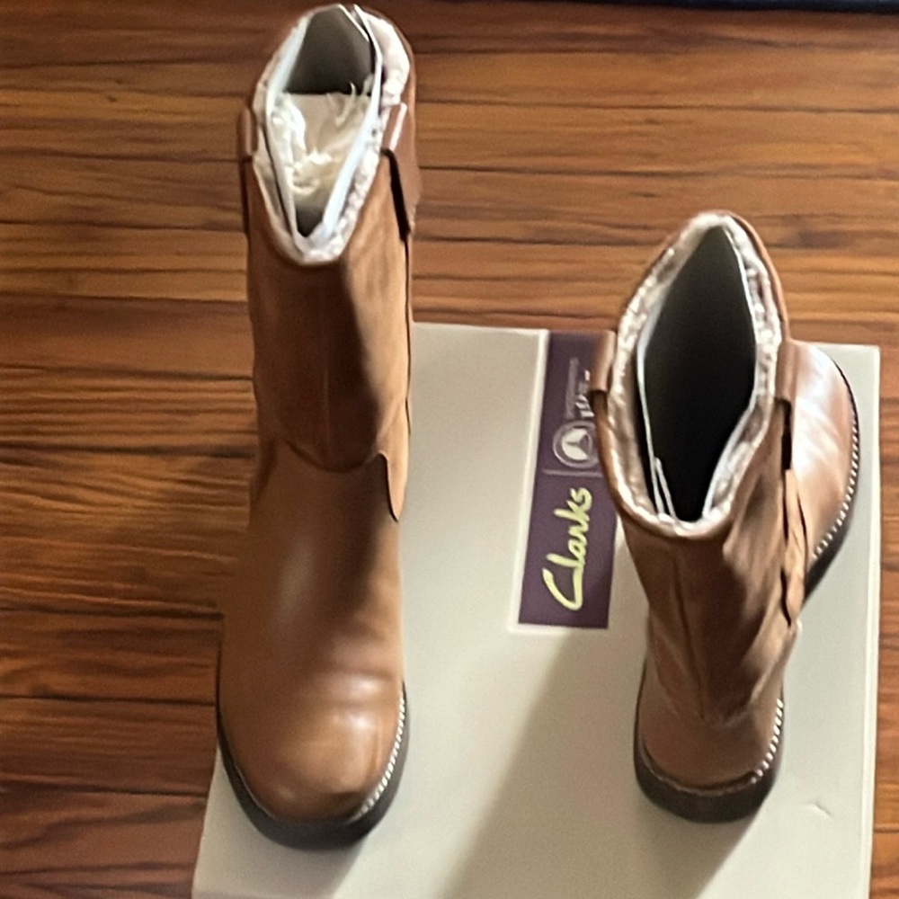 Clarks Glick Elmfield women’s boots in excellent condition size 7 1/2 medium